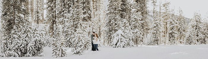 Snowy winter engagement photography 