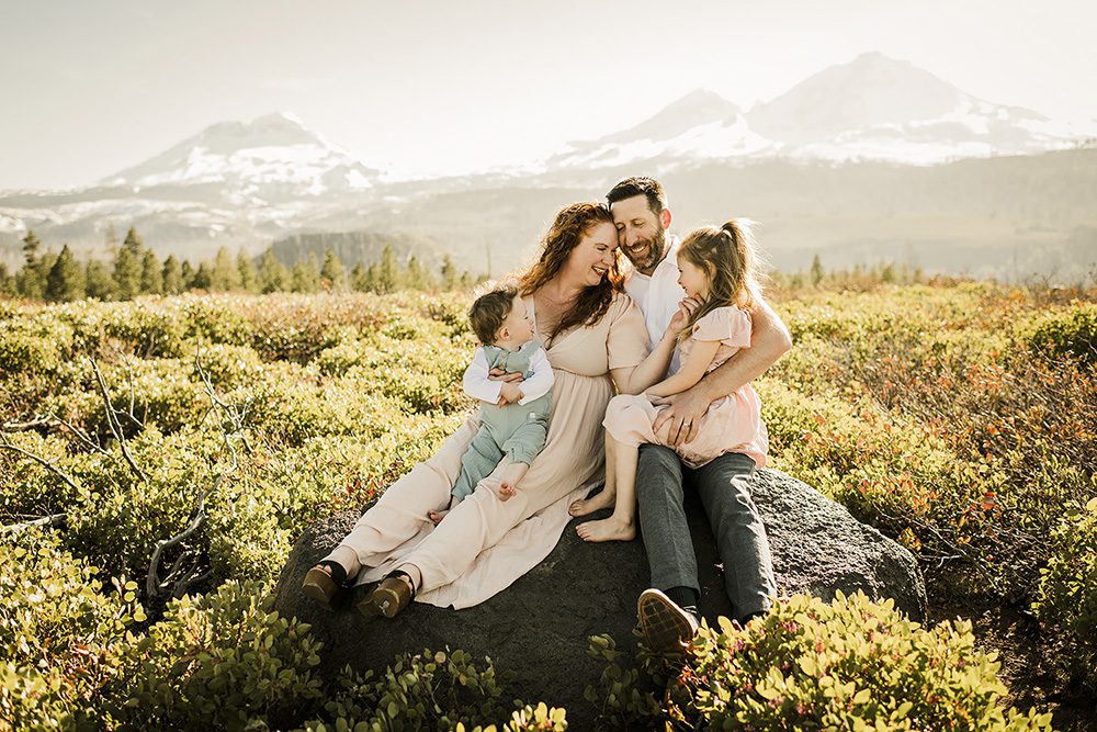 Bend family photos with mountain views
