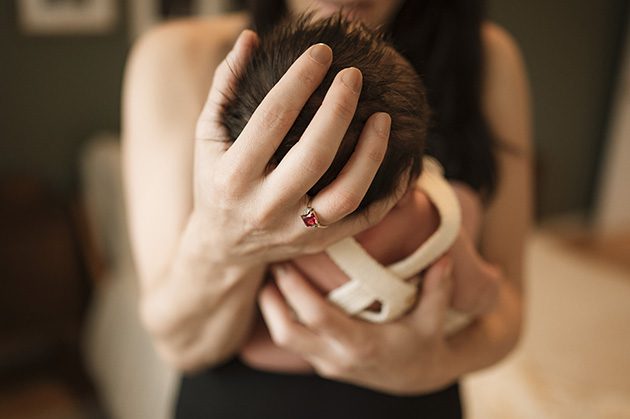 Bend oregon lifestyle newborn photographer