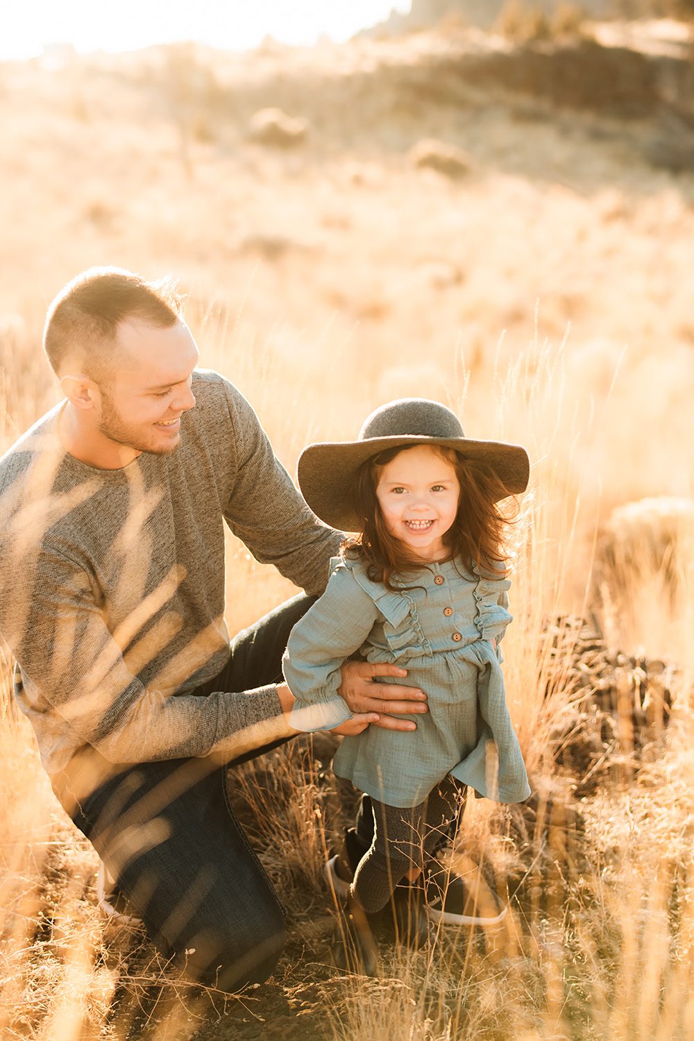 Smith Rock bend family photographer