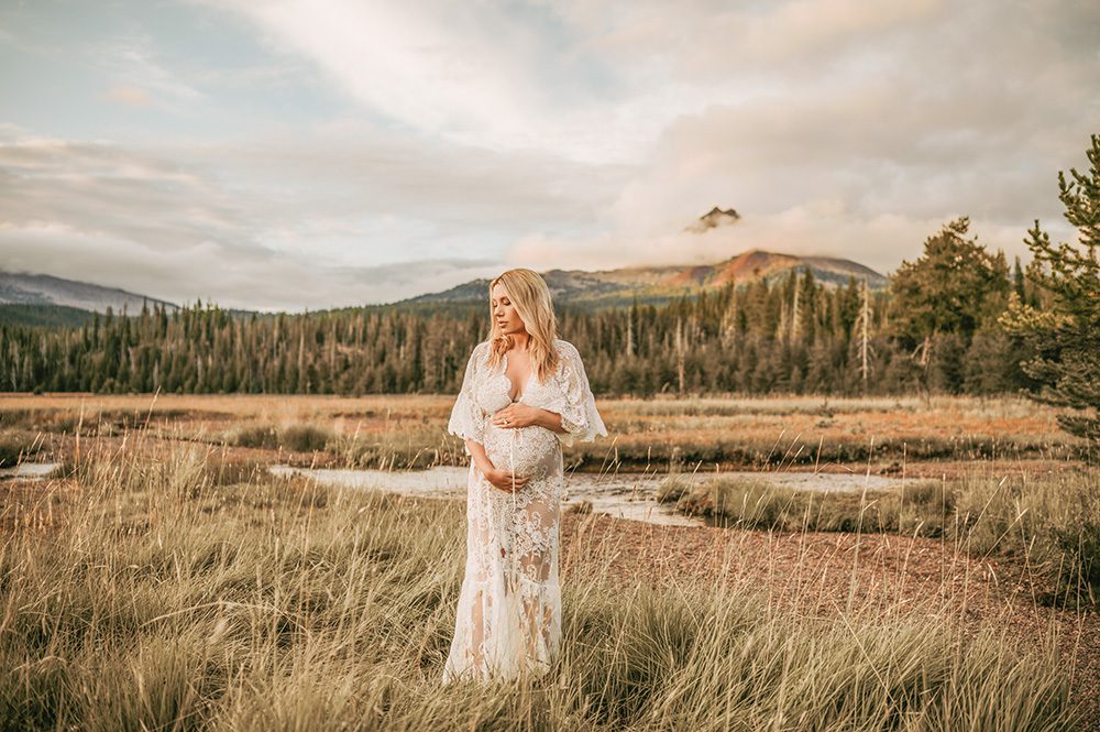 soda creek maternity photos Central oregon mountains