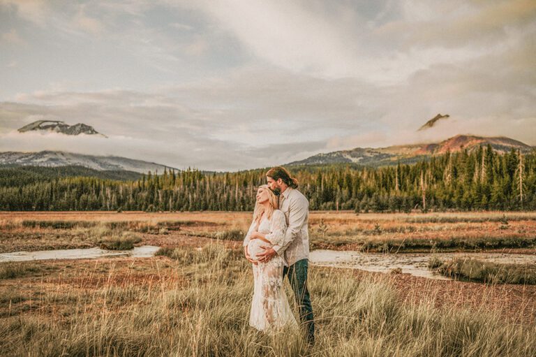 soda creek maternity photos Central oregon mountains