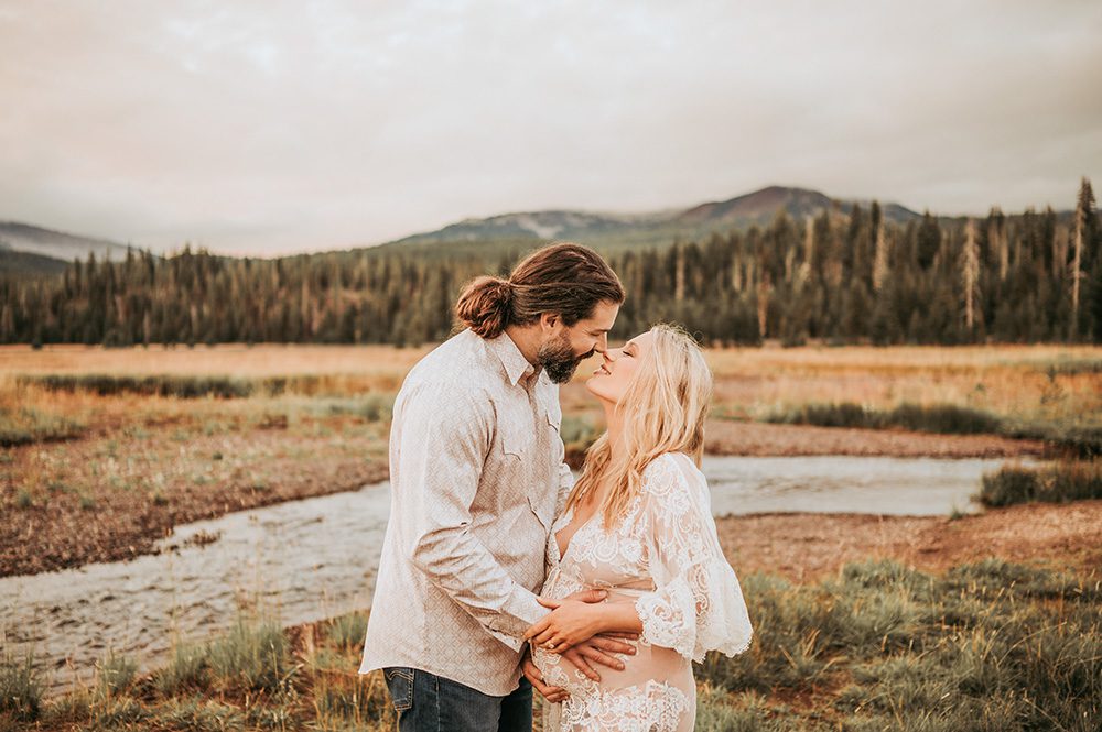 soda creek maternity photos Central oregon mountains