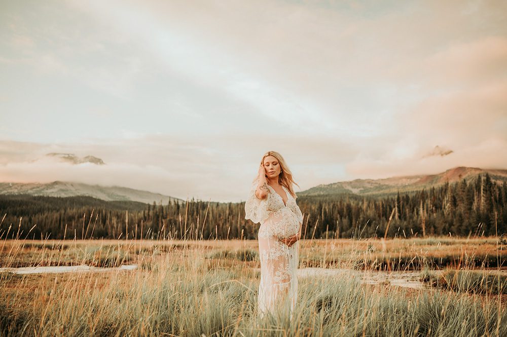 soda creek maternity photos Central oregon mountains