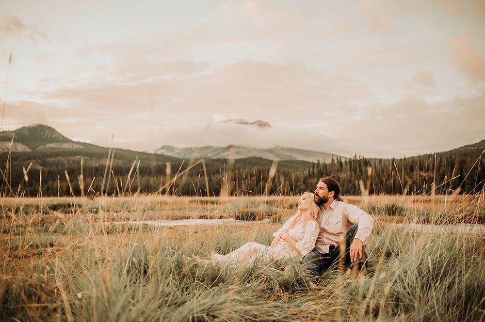 soda creek maternity photos Central oregon mountains