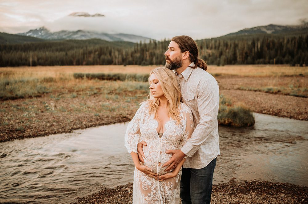 soda creek maternity photos Central oregon mountains