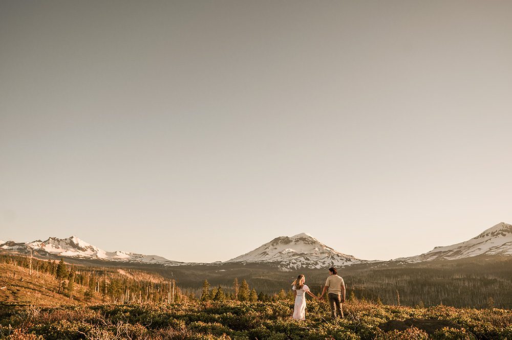 engagement photos with mountains bend oregon