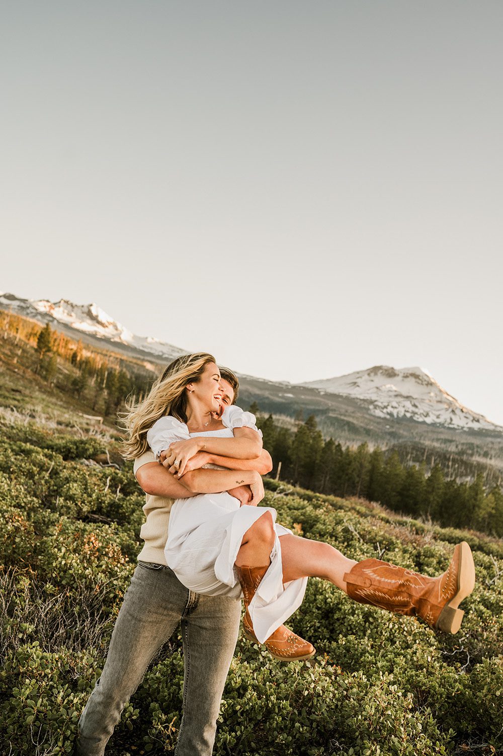 engagement photos with mountains bend oregon