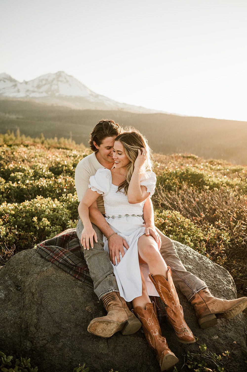 engagement photos with mountains bend oregon
