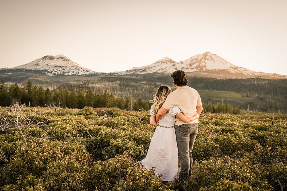 engagement photos with mountains bend oregon