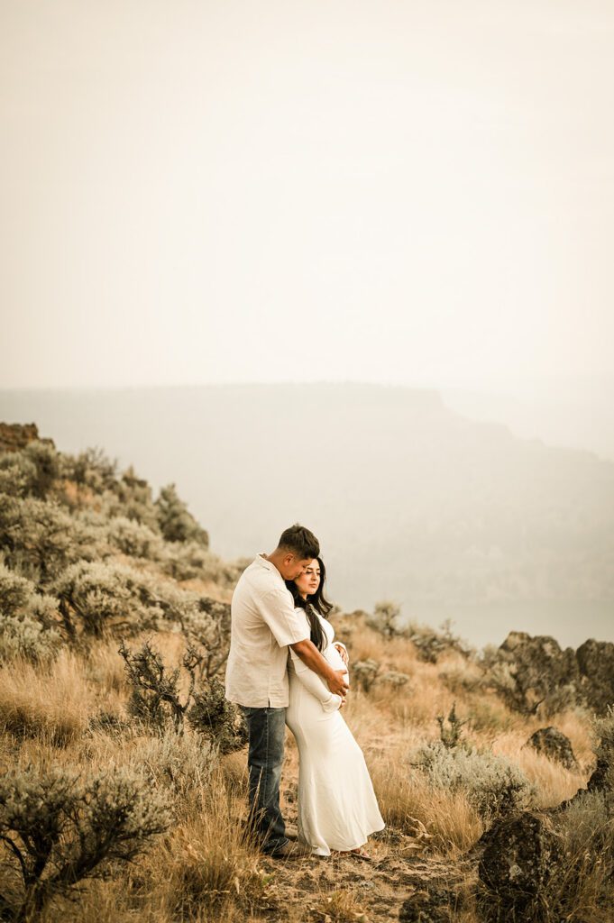 Bend oregon rustic maternity photos