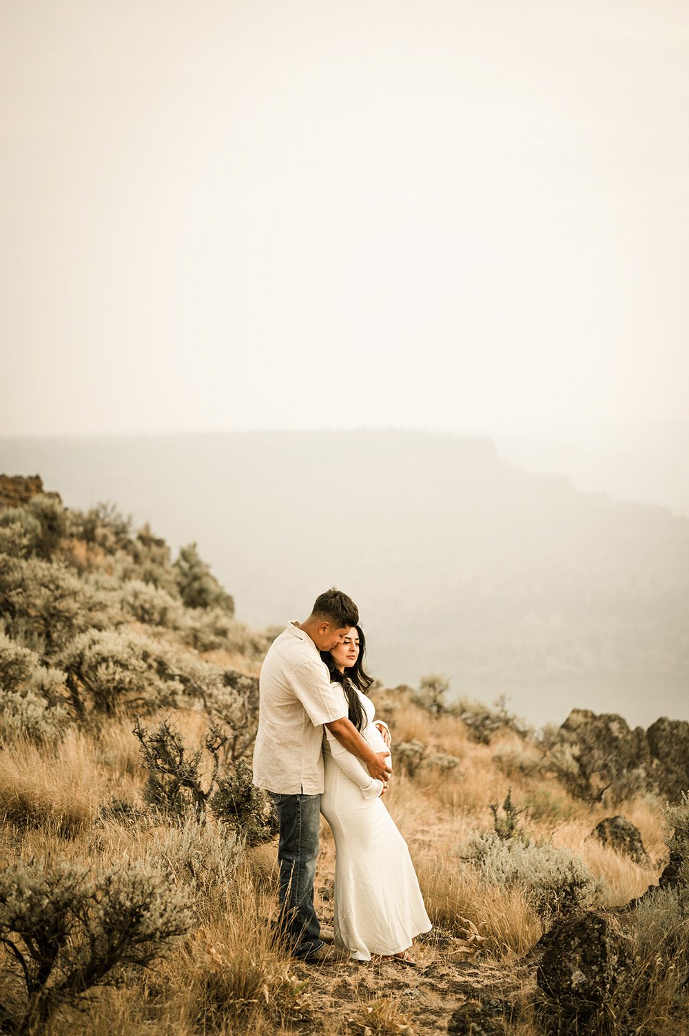 Bend oregon rustic maternity photos