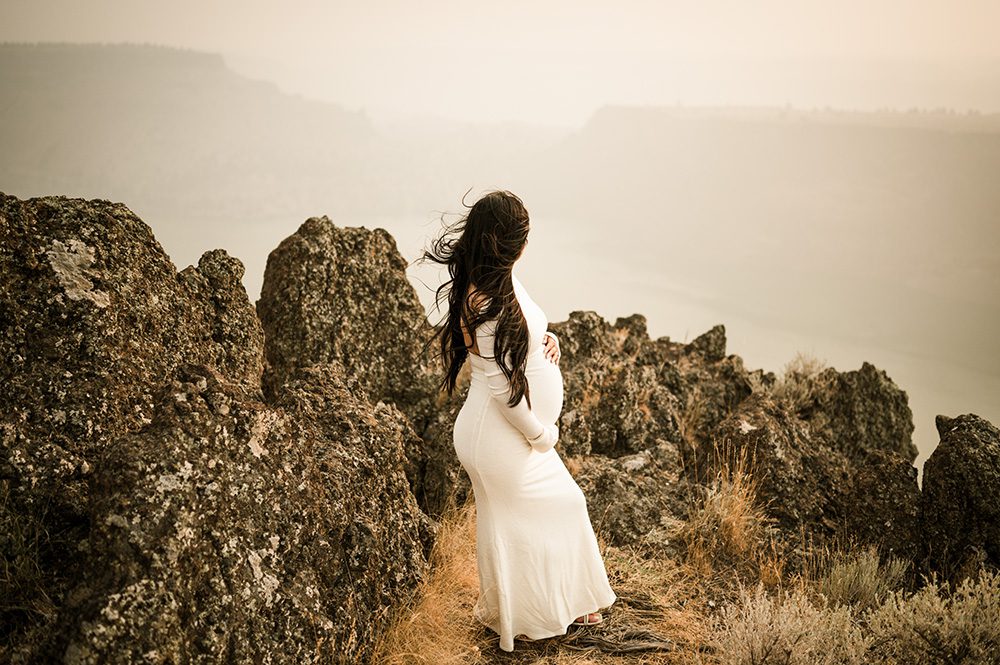 Bend Oregon rustic maternity photos