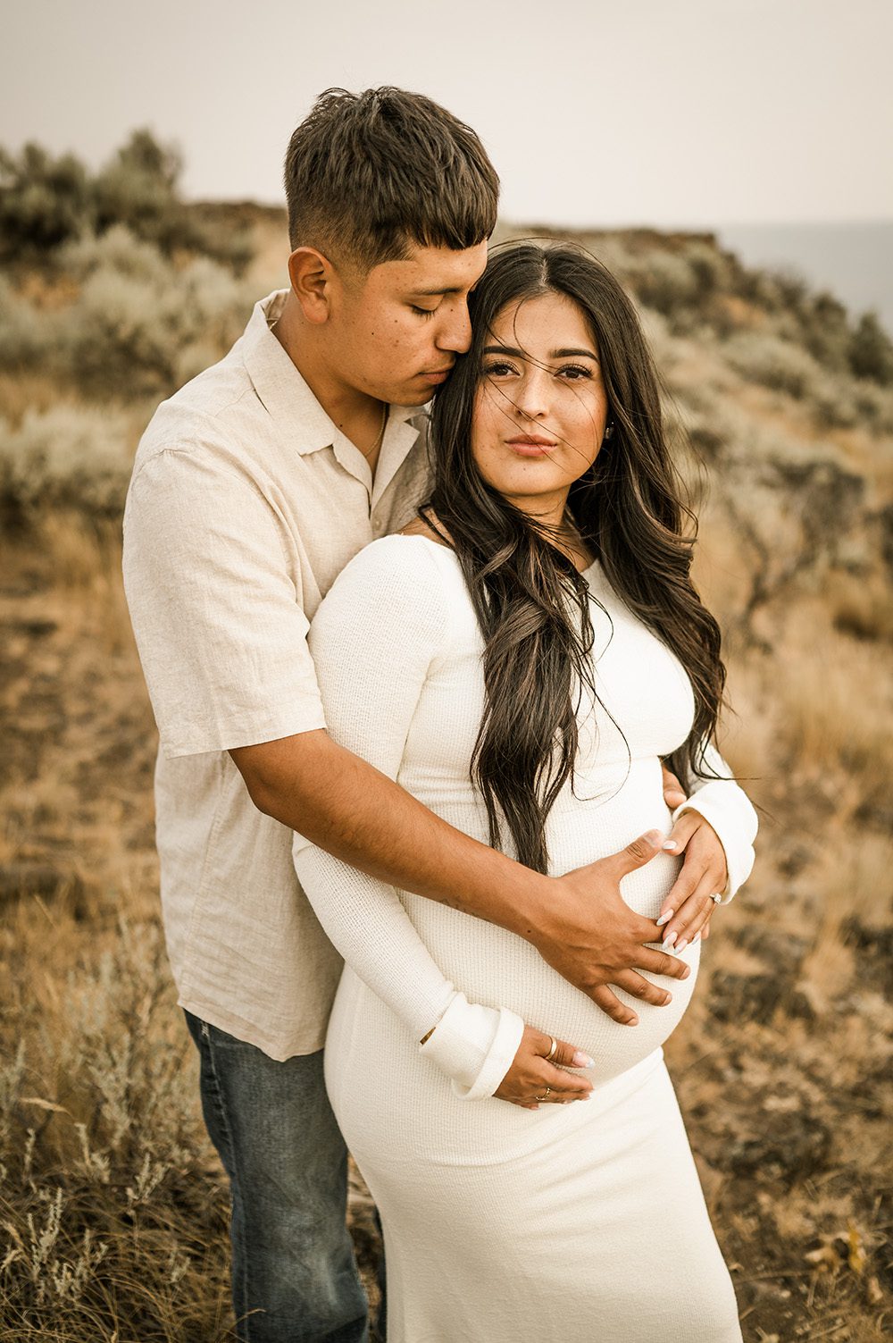 rustic maternity photos near bend oregon