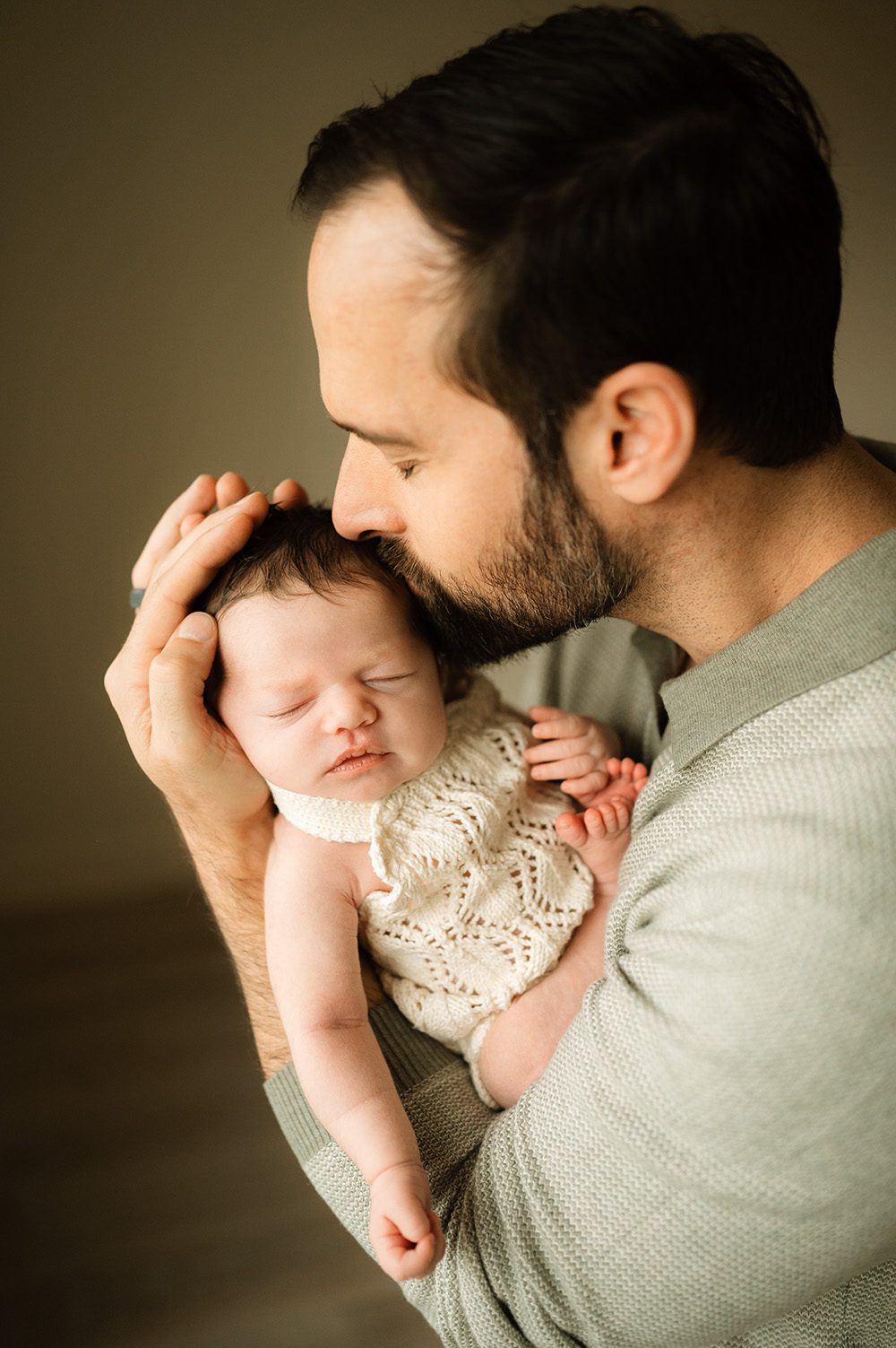 Bend Oregon newborn lifestyle studio 